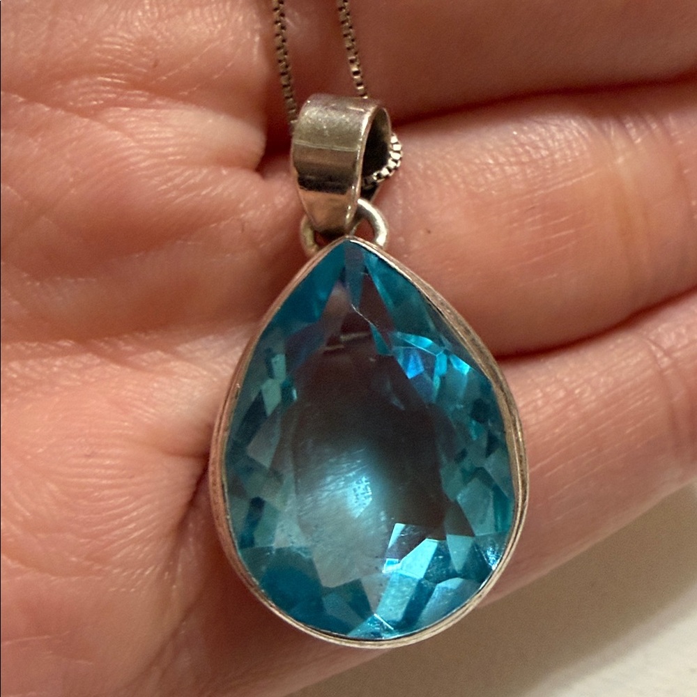 Elegant Sterling Silver 925 Teardrop Blue Crystal Pendant Necklace 17’ in chain - Picture 2 of 12